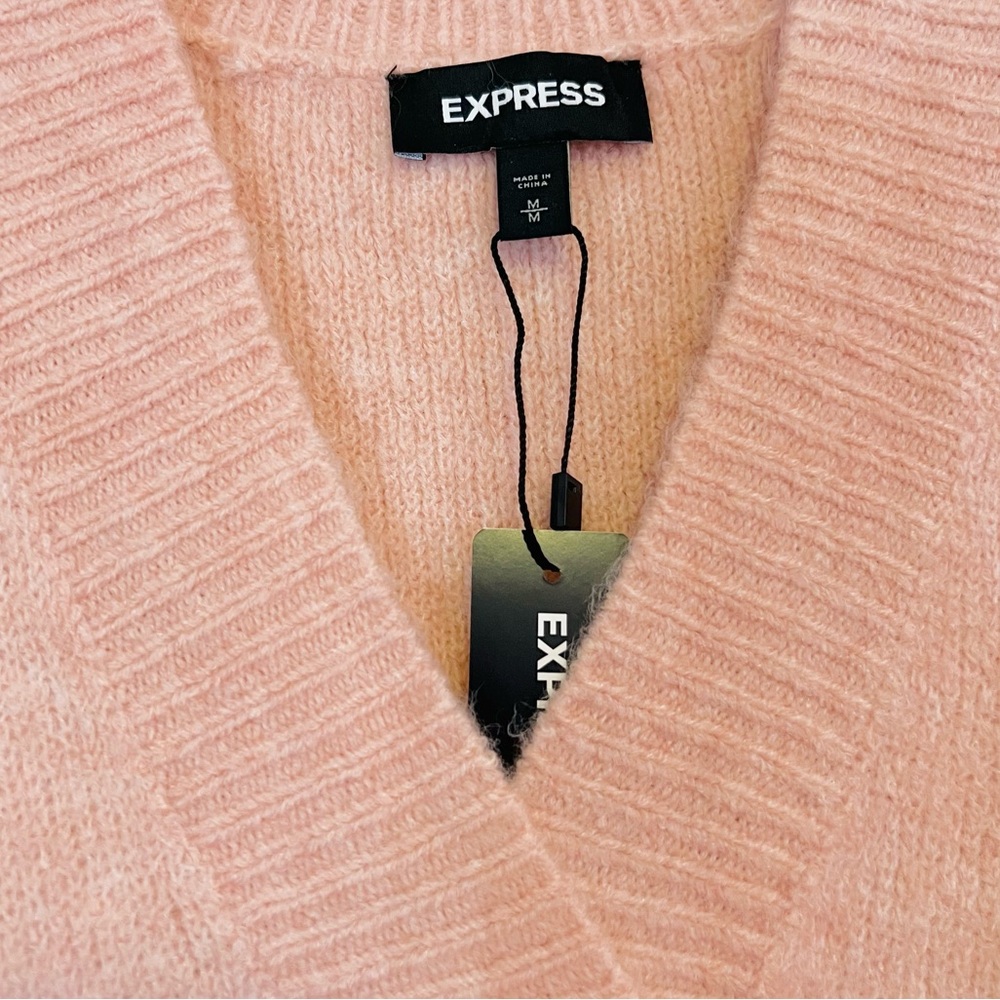 Express - (M) Soft Pink Oversized V-Neck Sweater - Picture 6 of 9
